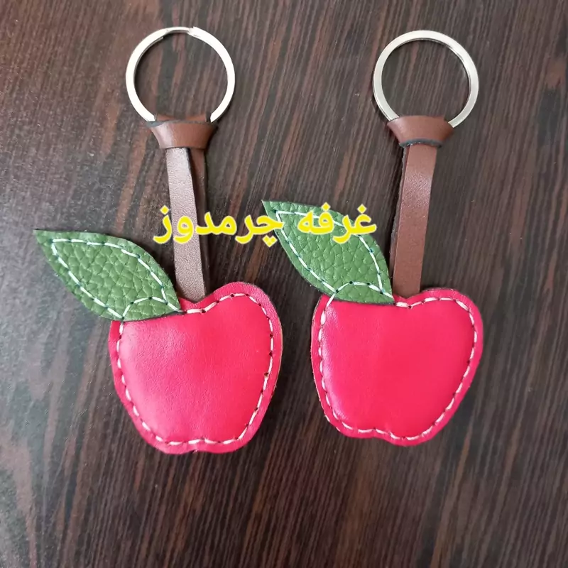 جاکلیدی چرم طبیعی سیب جاکلیدی خلاقانه جاکلیدی طرح سیب دست دوز)