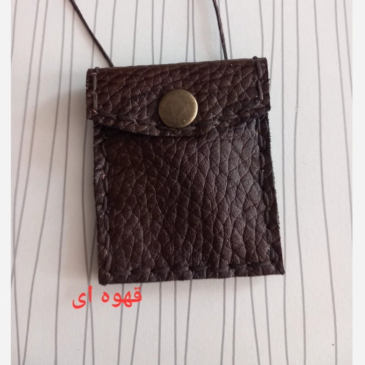 کیف گردنی دعا چرم طبیعی دست دوز سایز بزرگ (فضای داخلی 5 در 6 و نیم) جای حرز جای دعا