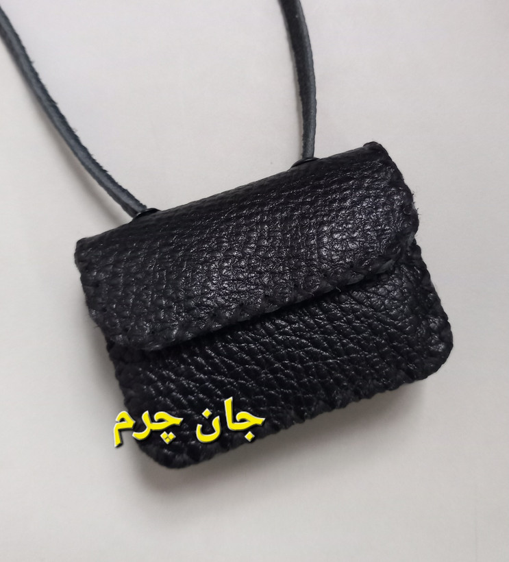 کیف گردنی چرم طبیعی حجم دار سایز بزرگ با بند چرمی جای دعا جای حرز گردن آویز جادعایی
