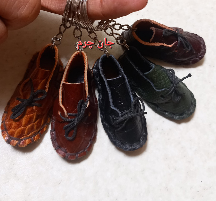 بسته ۱۰ عددی جاکلیدی چرم طبیعی طرح کفش، جاکلیدی عمده چرم طبیعی آویز کیف، آویز کلید